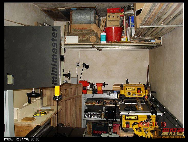2010-11-13，我目前的现状，土屋藏娇啊，这些工具蜗居在9平米的空间里，夏暖冬凉，唉，这就是我的现状。慢慢 ...