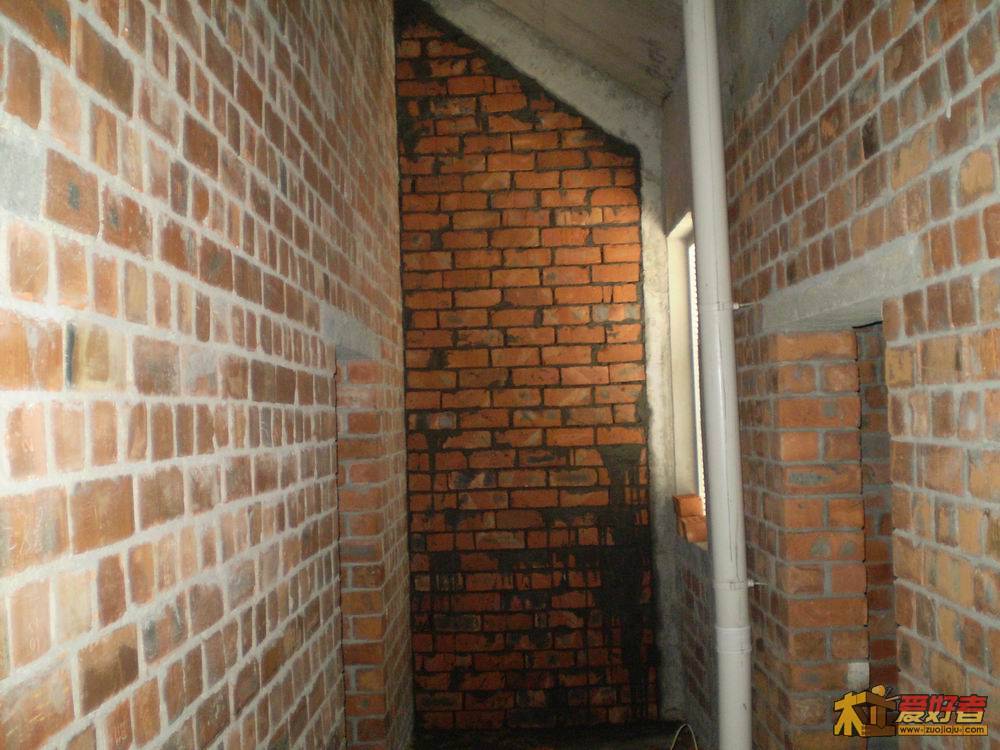 楼上跟隔壁砌断.JPG