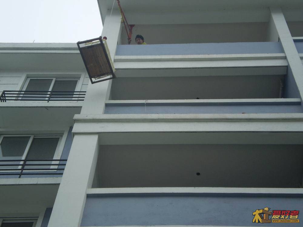 小徒弟吊砖.JPG