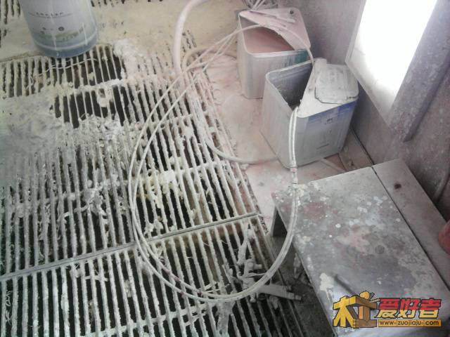 喷漆枪，看上去很脏