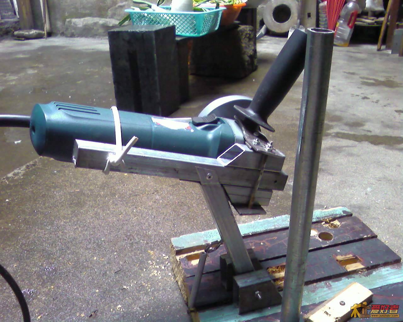 20110312_自制手电钻角磨机架_J.Jpg