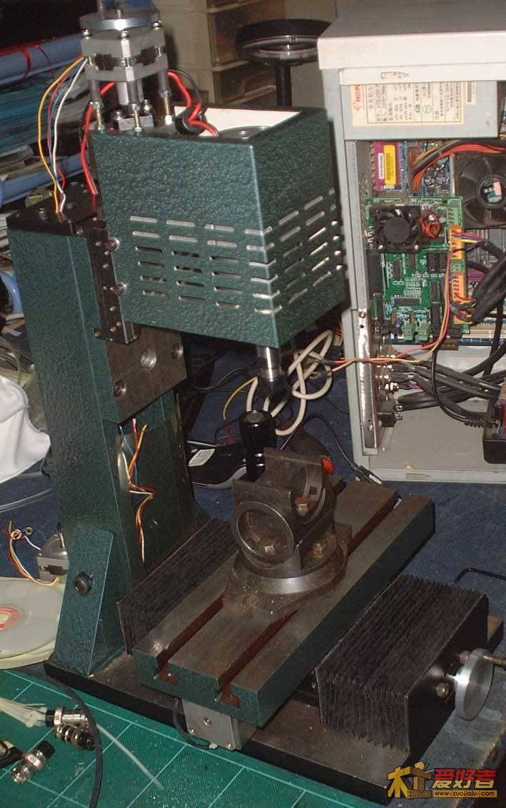 加万向底座的样子 这时候Z轴可以整体向上移动