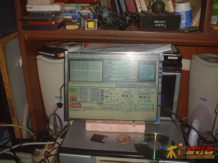 裸体的液晶屏显示器系统