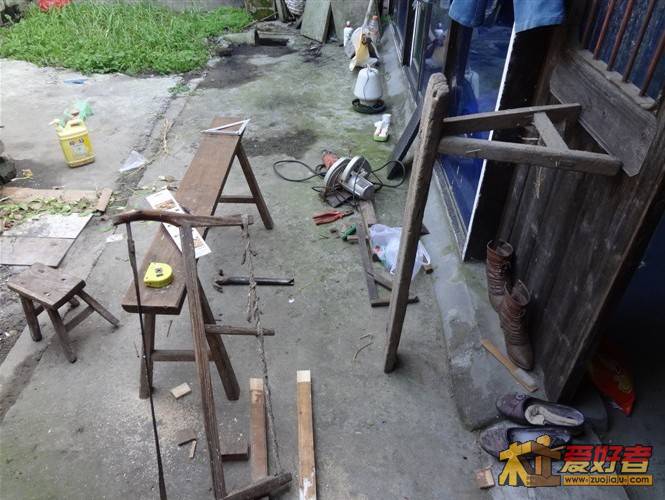断腿的工作台1