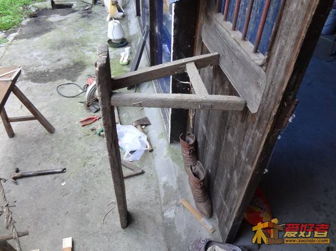 断腿的工作台2