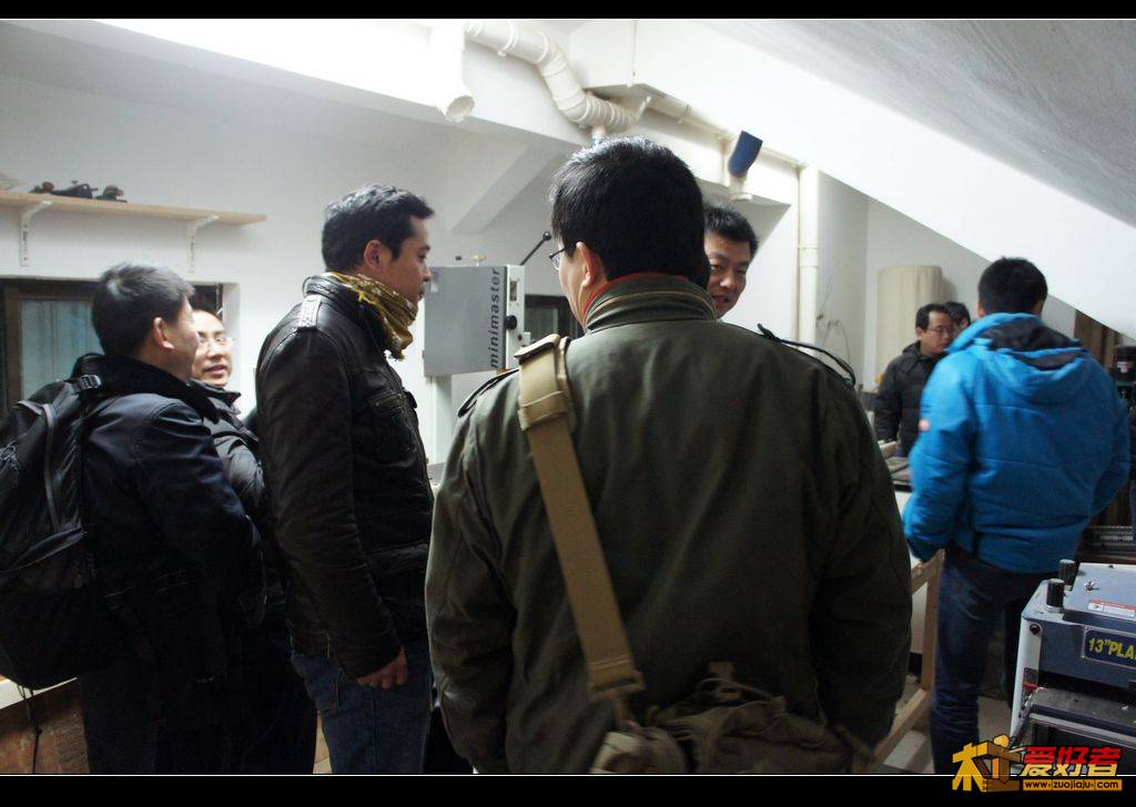 老周的木工房可以容纳10多个群友，相比起来，我的木工房就只能自己玩咯。.jpg