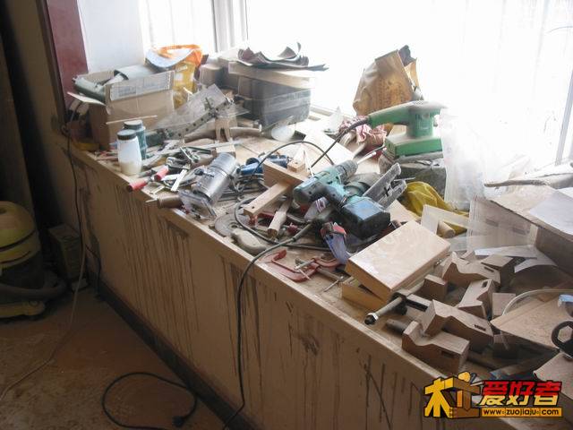飘窗上的工具