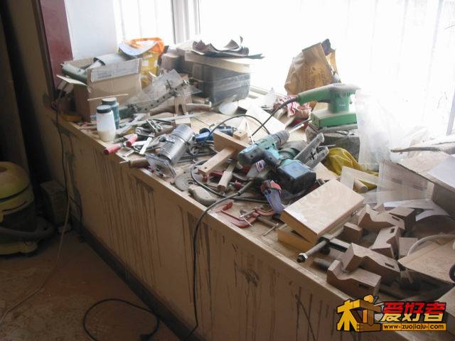 飘窗上的工具