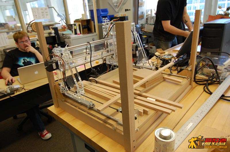 rainbowlazer_dot_com_cnc_enclosure_constunt.jpg