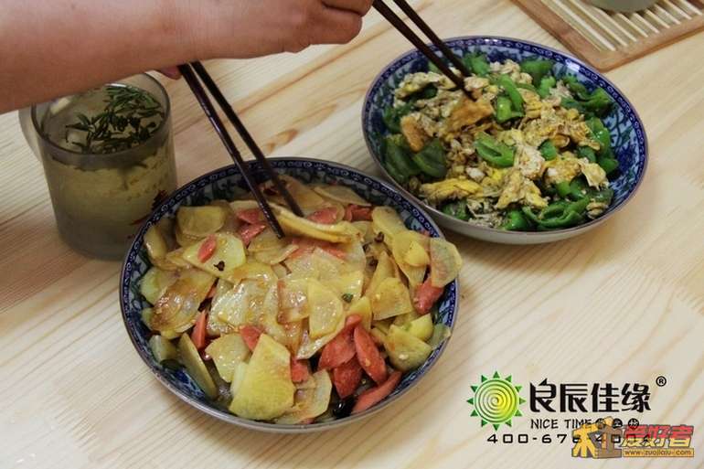 餐桌1.jpg