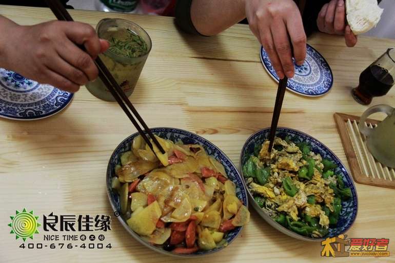 餐桌2.jpg