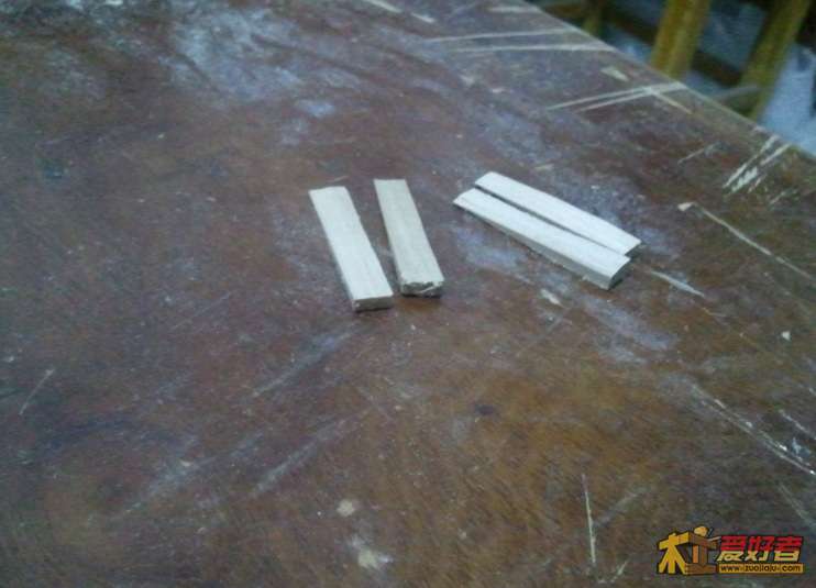 076-4个楔子,第2次作业里的楔子,方天戟批评说角度大了,说小点尖点的更好.看后觉得很有.jpg