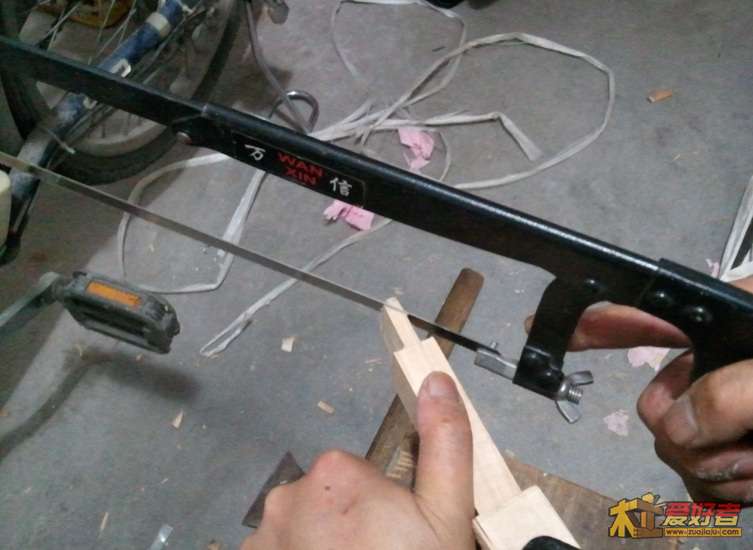 086-锯出榫头的格角.jpg