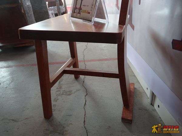 这凳子自己想做，就是不知道这弧度怎么弄的，