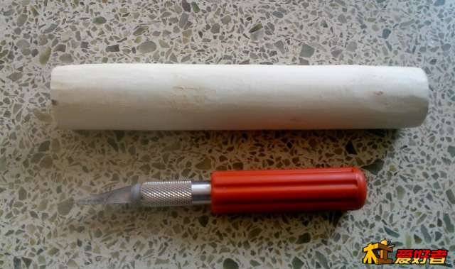 旁边是新入的雕刻刀