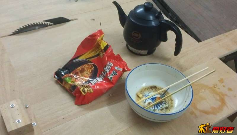 工作下午三点才吃个泡面，太投入了