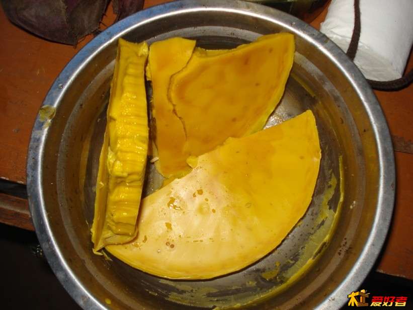  绿色环保的黄蜡（有浓浓的蜂蜜香味）