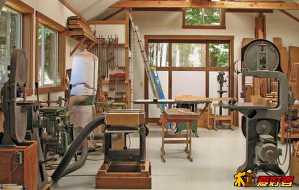 finewoodworking.assets.tauntonnet.com-assets-uploads-posts-25713-budlong-shop-1_lg.jpg
