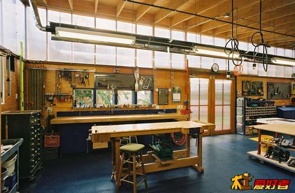 Green_Roof_Workshop_Work_Benches.jpg