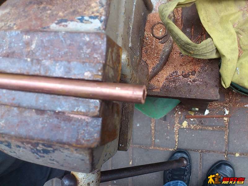 铜管30厘米两根上面用电钻打眼