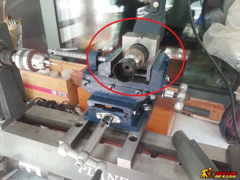 图四、手电钻夹具