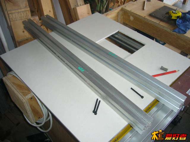 靠山用50*50的铝型材