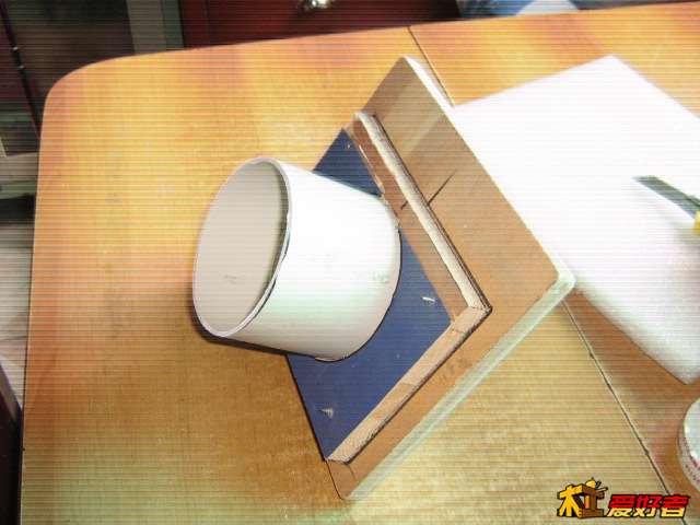 盖子，两层木板，中间夹泡沫朔料
