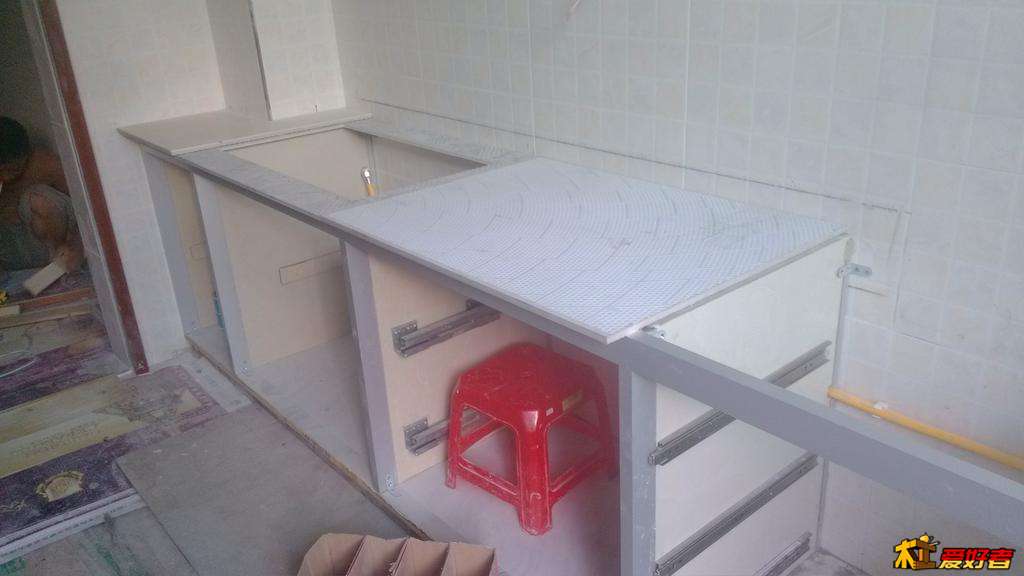 台面瓷砖垫底.jpg