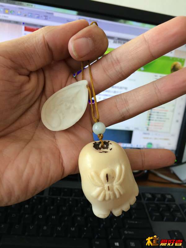 穿到一起，可以考虑配其他配饰