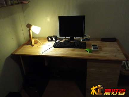 基本完成的桌子