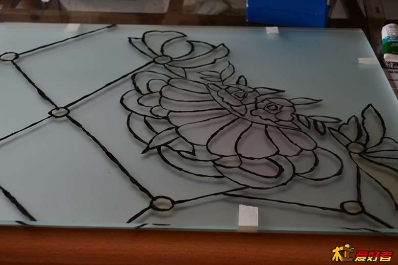 先描边