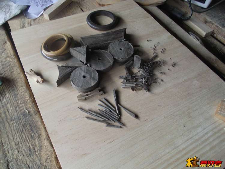 上次给媳妇做镯子的余料，青冈阴沉木