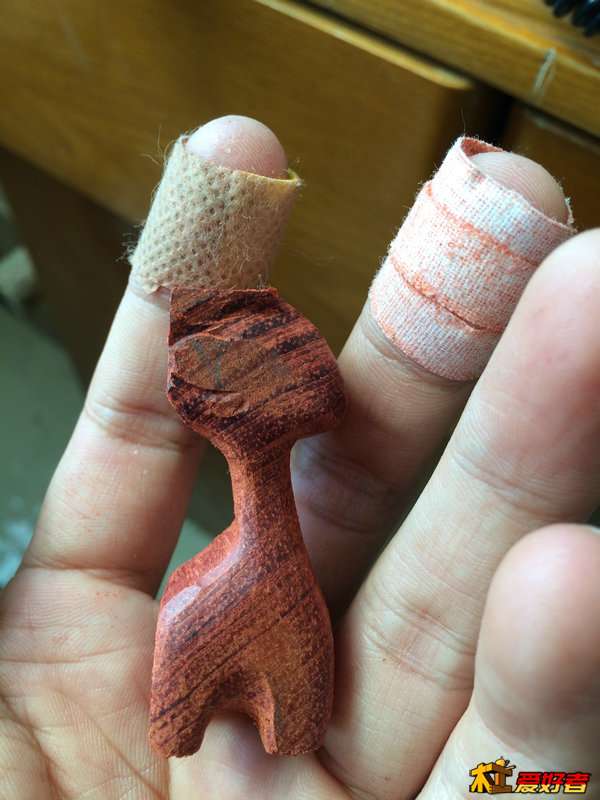 用牙机慢慢的修理外形
