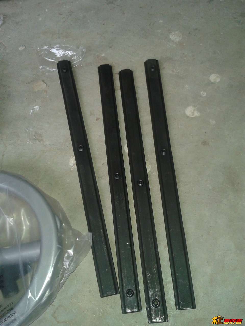 大理石台面连接条，钢的,上面的螺丝是用来调平台面用的，安装好台面后微调