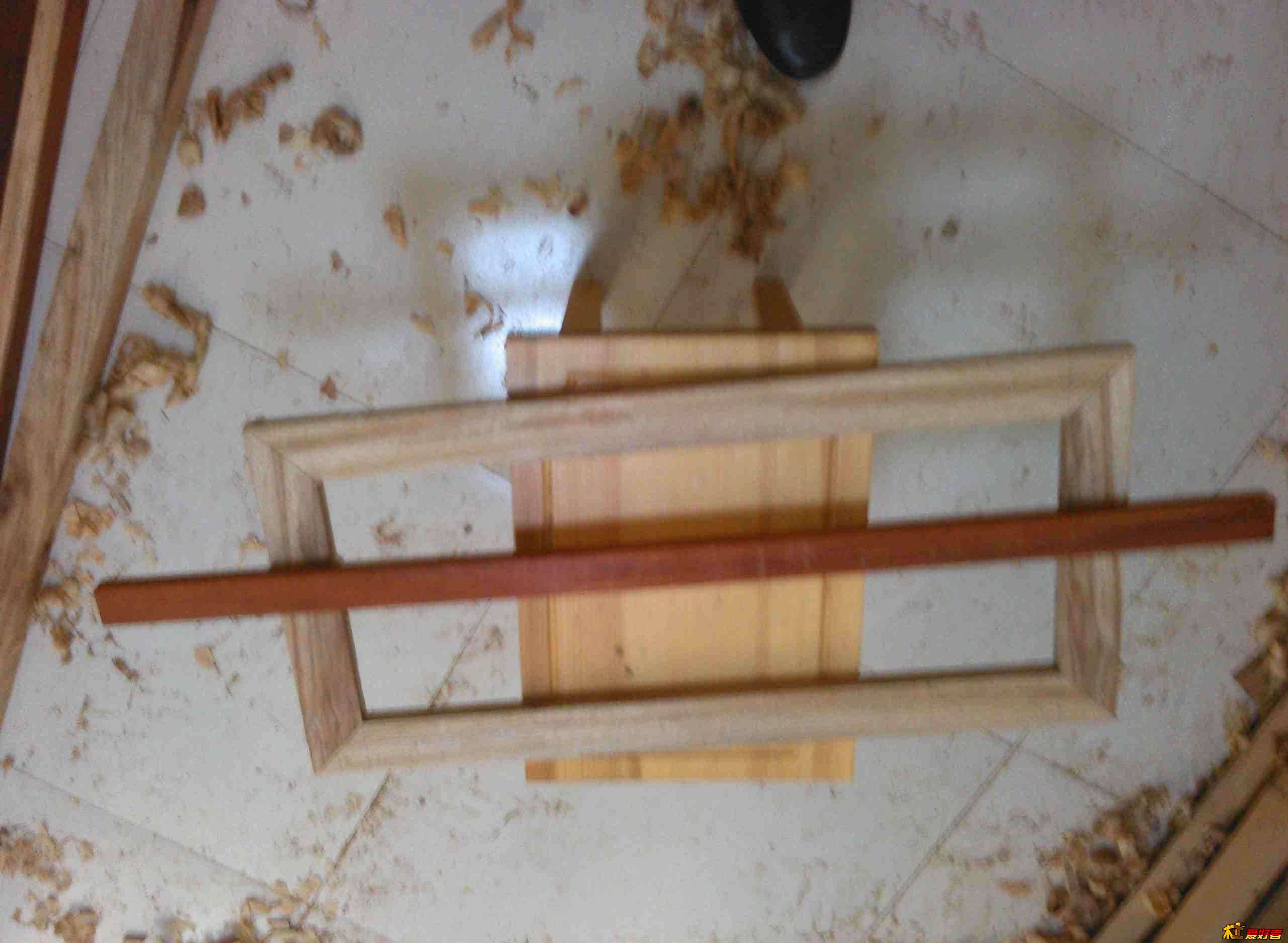 这个红花梨作为支撑