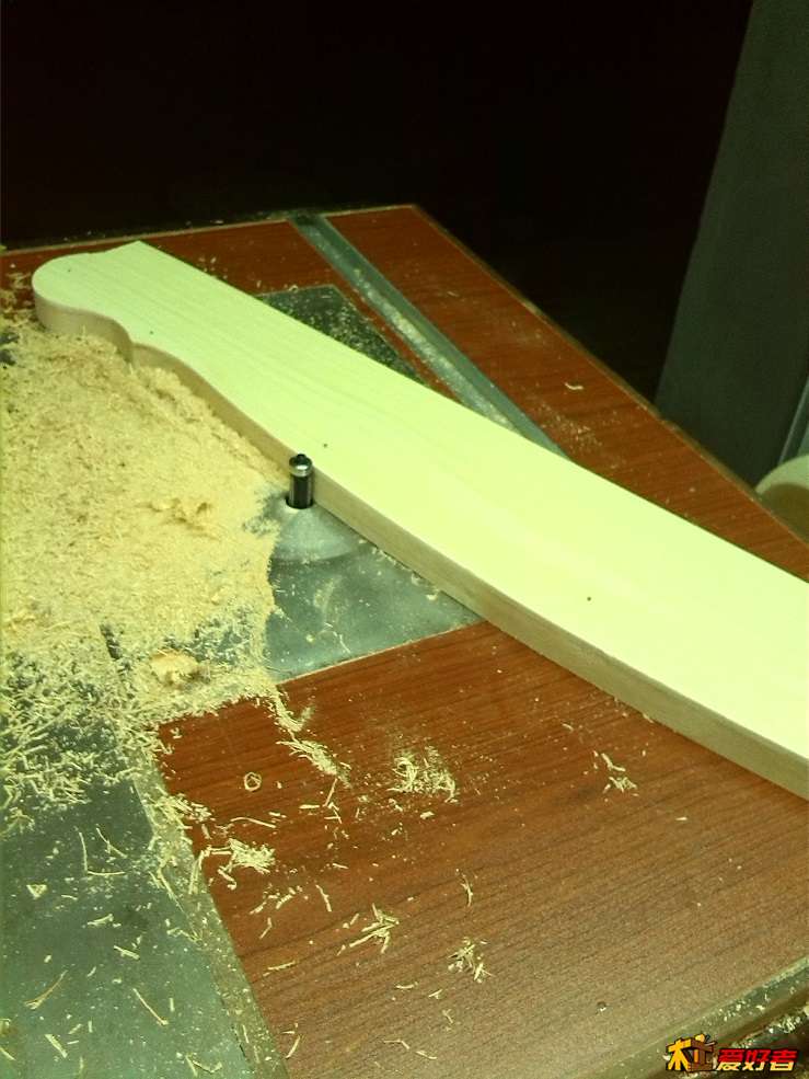 用带轴承的铣刀跟随模板铣切