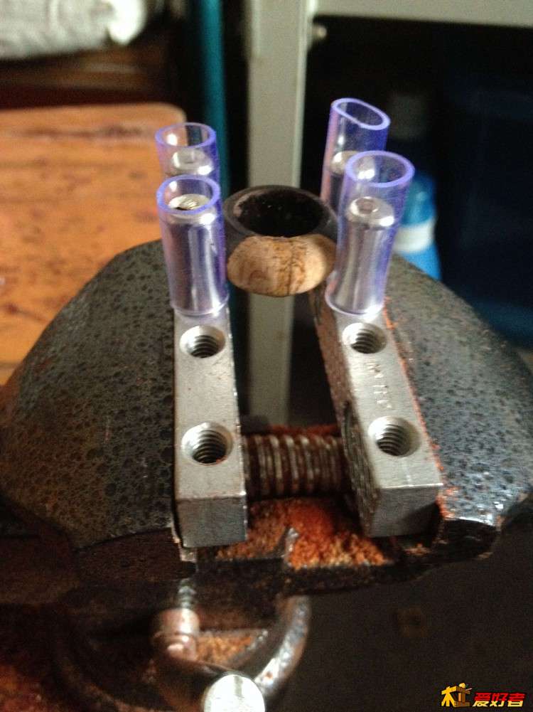 有一枚打磨后发现有裂纹，立刻补了胶水，用虎钳固定一会，粘好后在继续打磨。（这里向木友们推荐这种虎钳， ...