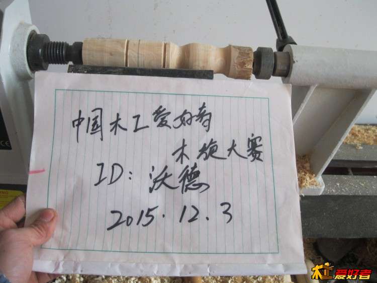 柏树好多结疤。