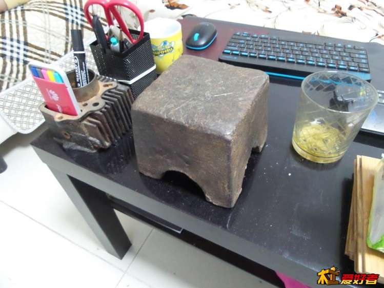 摆在茶几上
