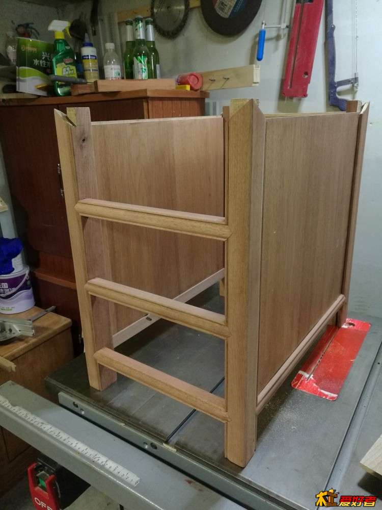 开始拼装下部柜体