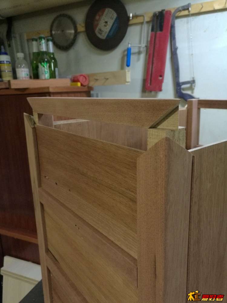 开始拼装下部柜体