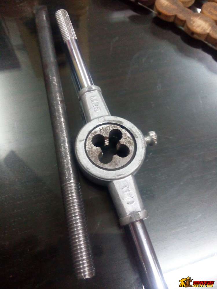 钢筋做轴，扳牙
