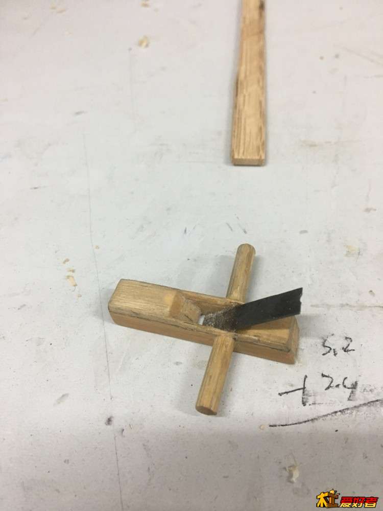 乱入一张我用来修平小件的小刨子
