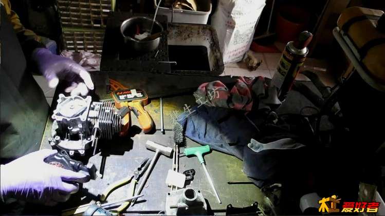 Mitsubishi TU 33 割草機 拆解暨零件檢視 影片過程 Part 1[(017955)2017-10-28-12-49-24].JPG