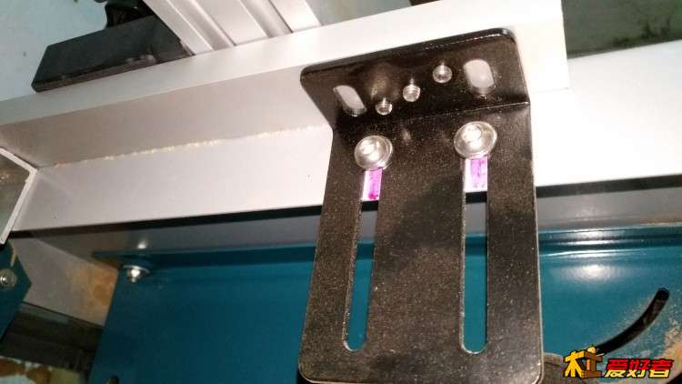 吴总的产品很贴心，这微调能解决原台面的腿是斜的问题