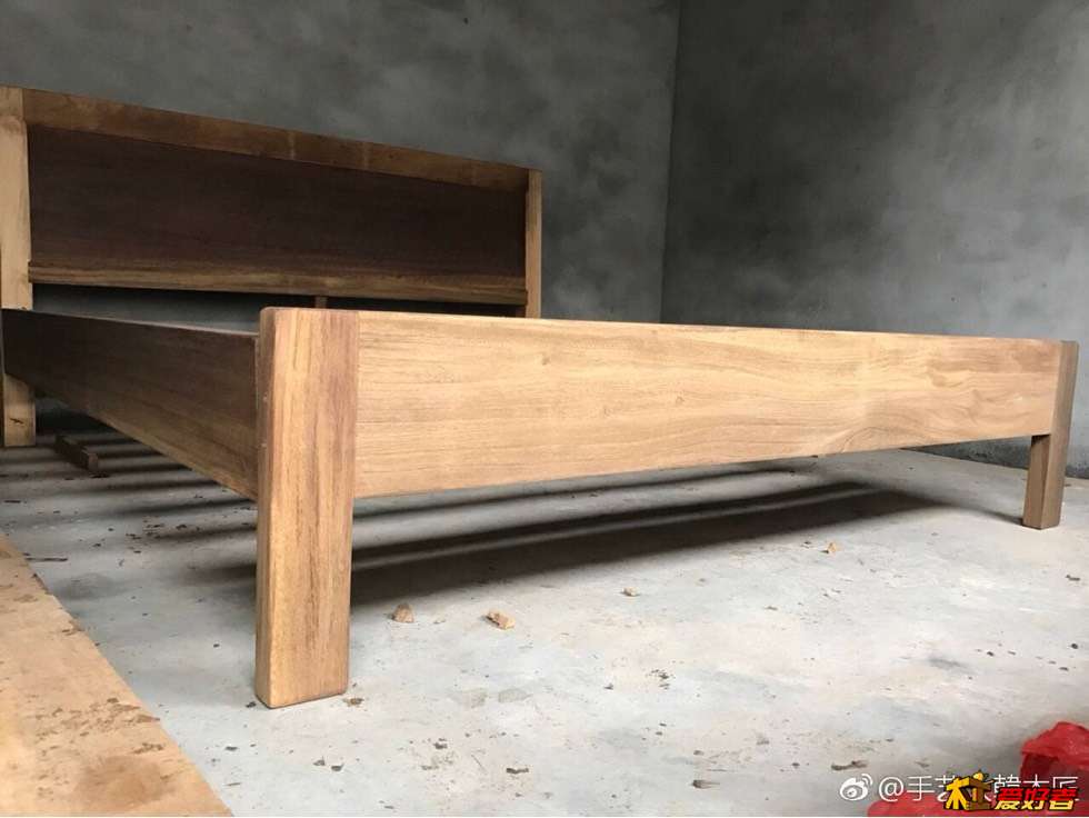 200231j0ogbw6emseddugo.jpg