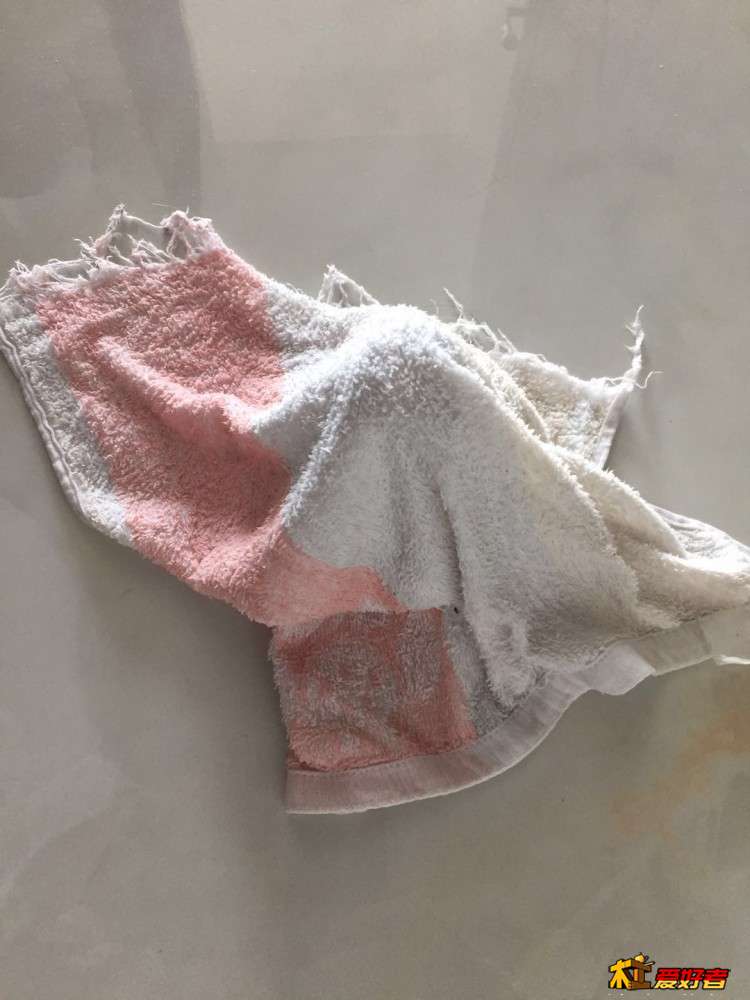 16-用湿毛巾灭火.jpg