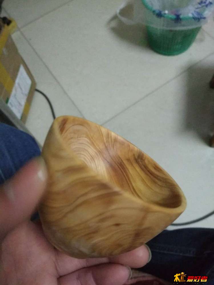 加工的 柏木碗