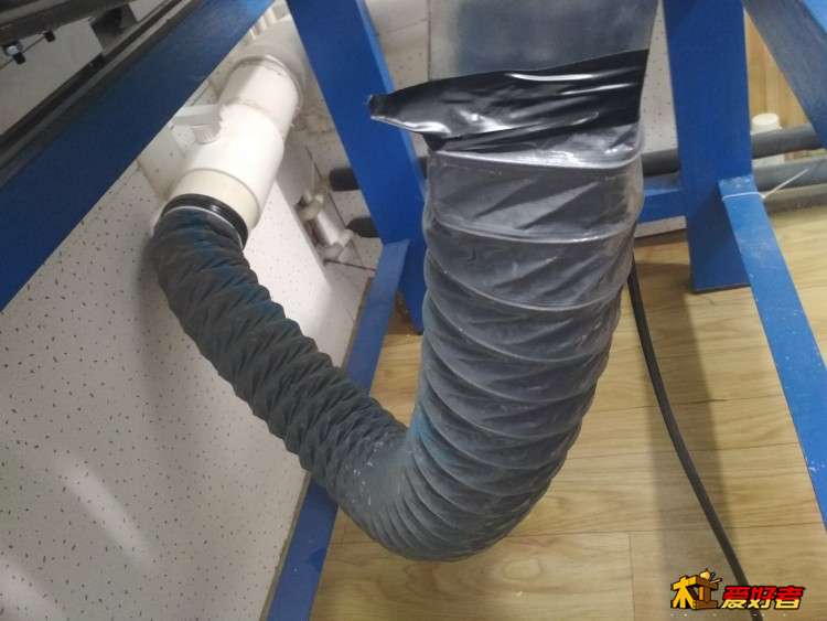    这个是与加工机械直接连的 使用会出现堵的问题 吸力大的木块团状刨花极其容易堵塞 管道