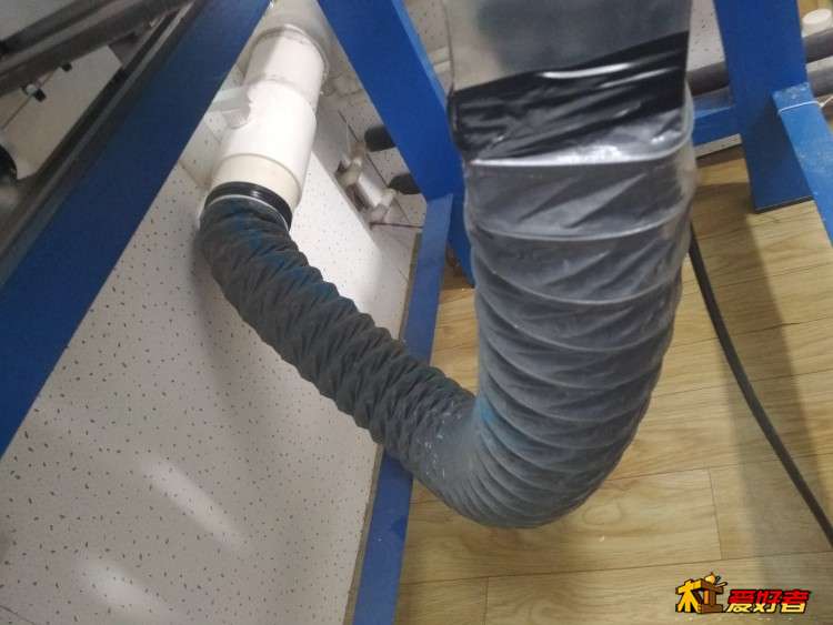 这个是与加工机械直接连的 使用会出现堵的问题 吸力大的木块团状刨花极其容易堵塞 管道